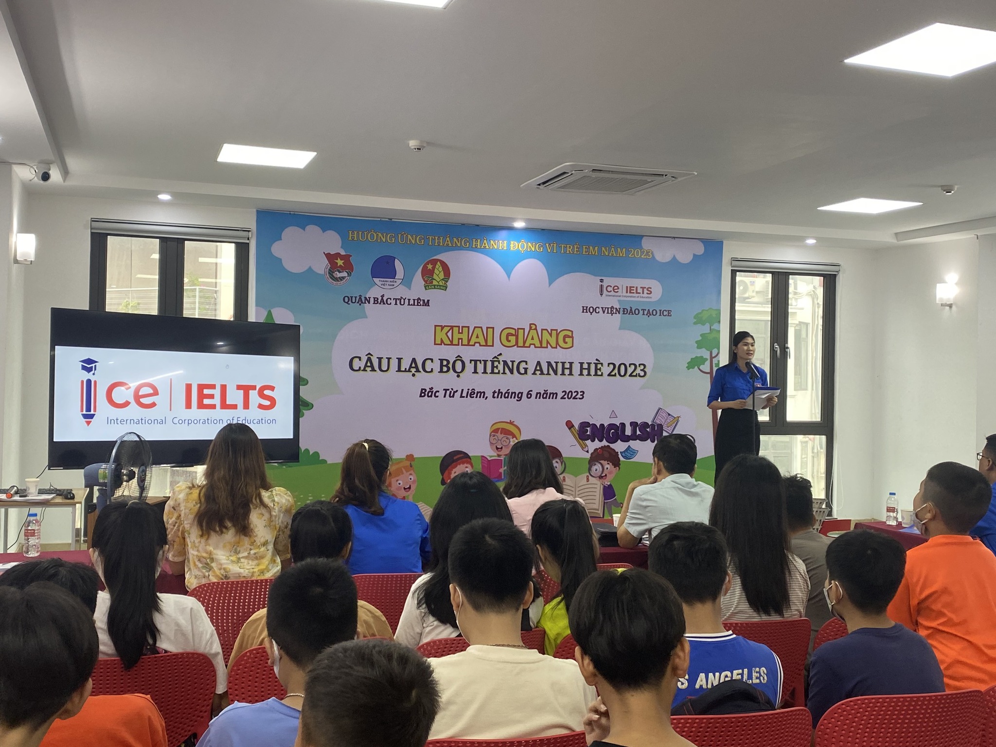 Khai mạc câu lạc bộ tiếng anh hè